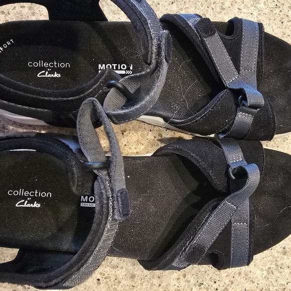 Clarks Motion Collection Women's Black Sandals - Picture 1 of 5